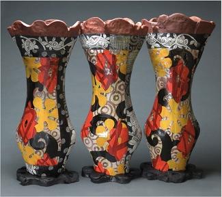 威拉德陶器，颜色鲜艳，有红色、黄色、黑色和棕色